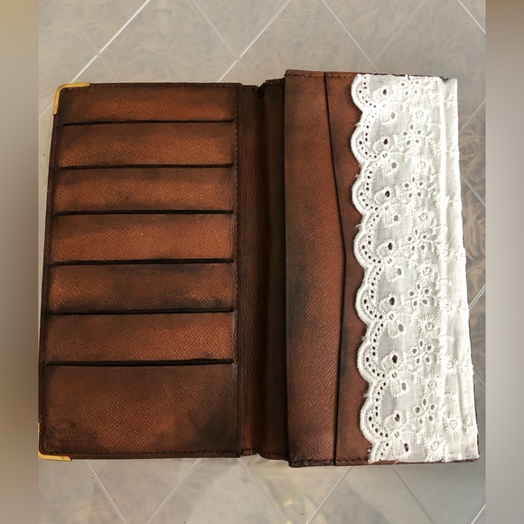 LOUIS VUITTON Bifold Wallet Grunge Lace Art - Picture 4 of 11